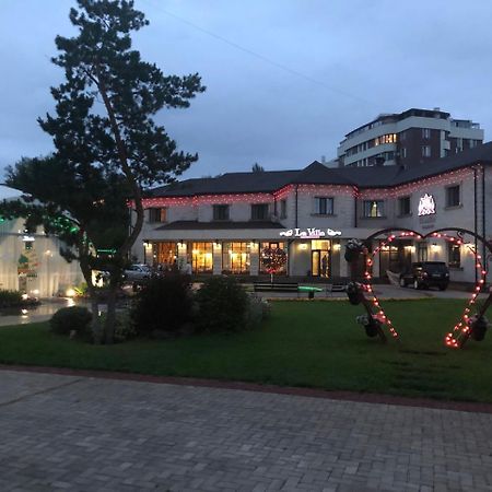 Park Hotel คารากันดี ภายนอก รูปภาพ