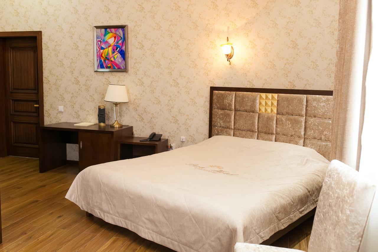Park Hotel คารากันดี ภายนอก รูปภาพ